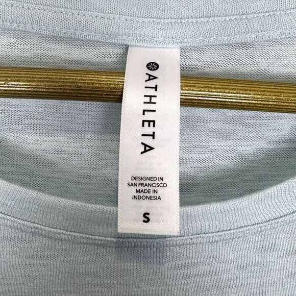 Athleta Release Tee Short Sleeve Knit Top Shirt Relaxed Fit Light Blue Size S - Picture 3 of 4